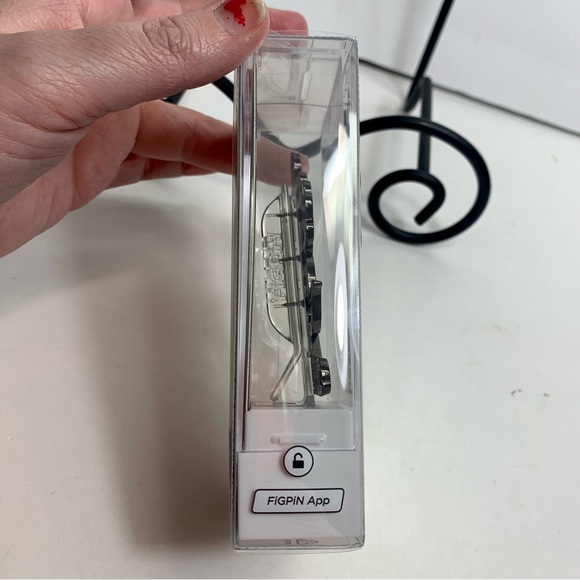 NWT. Disney Steamboat Willie Mickey Mouse FiGPin. Limited release #685. - Picture 3 of 6